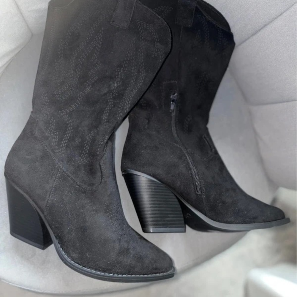 Elegant Black Heeled Boots for Women